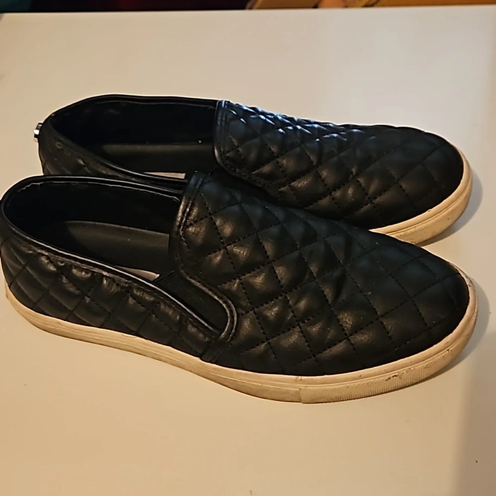 Steve Madden black quilted slip-on sneakers size 7.5